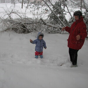 2007_Grandma_and_Bella_in_snow,