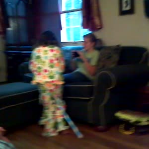 2011-12-25_08-37-39_962.mp4