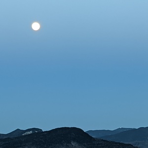 PXL_20210226_223756205.NIGHT.jpg